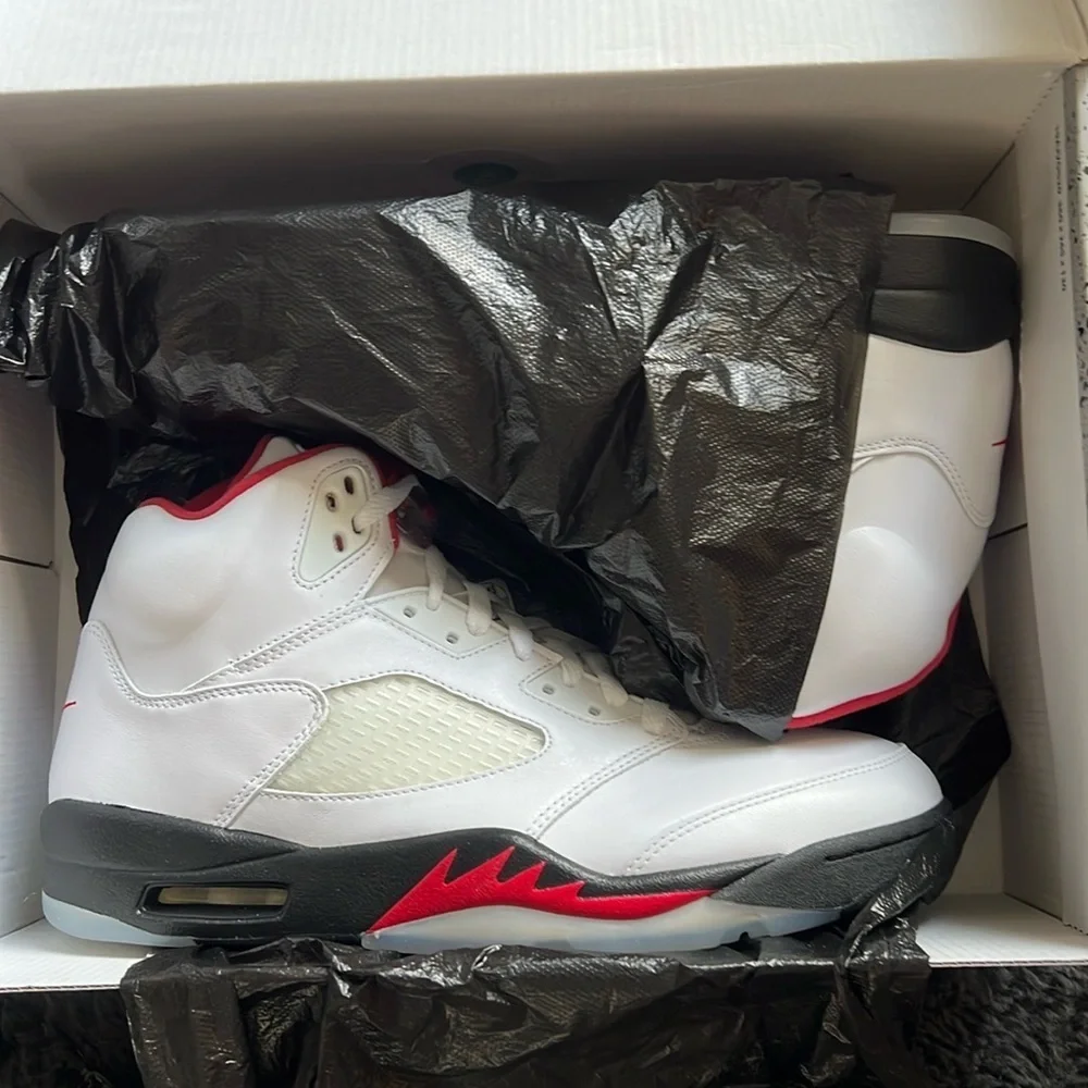 Jordan 5 Retro Fire Red men’s size 11